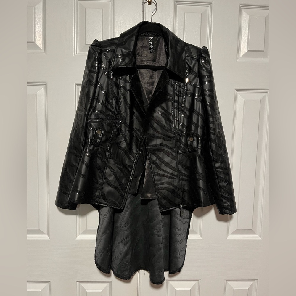 🔥🔥Faux Leather Sequins Blazer🔥🔥 Perfect addition to your holiday party fit!